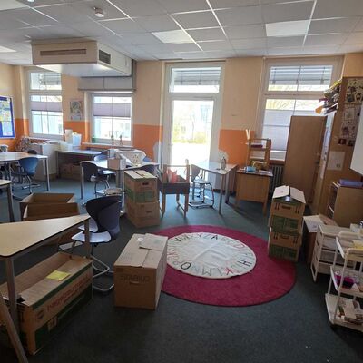 B�renklassenraum vorm Ausr�umen